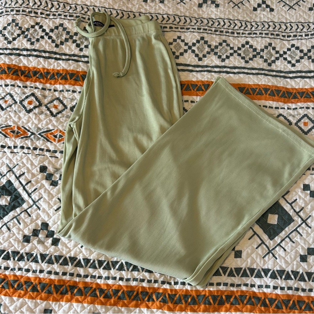 Pastel green ribbed women’s leggings. Size small super cute drawstring pants.